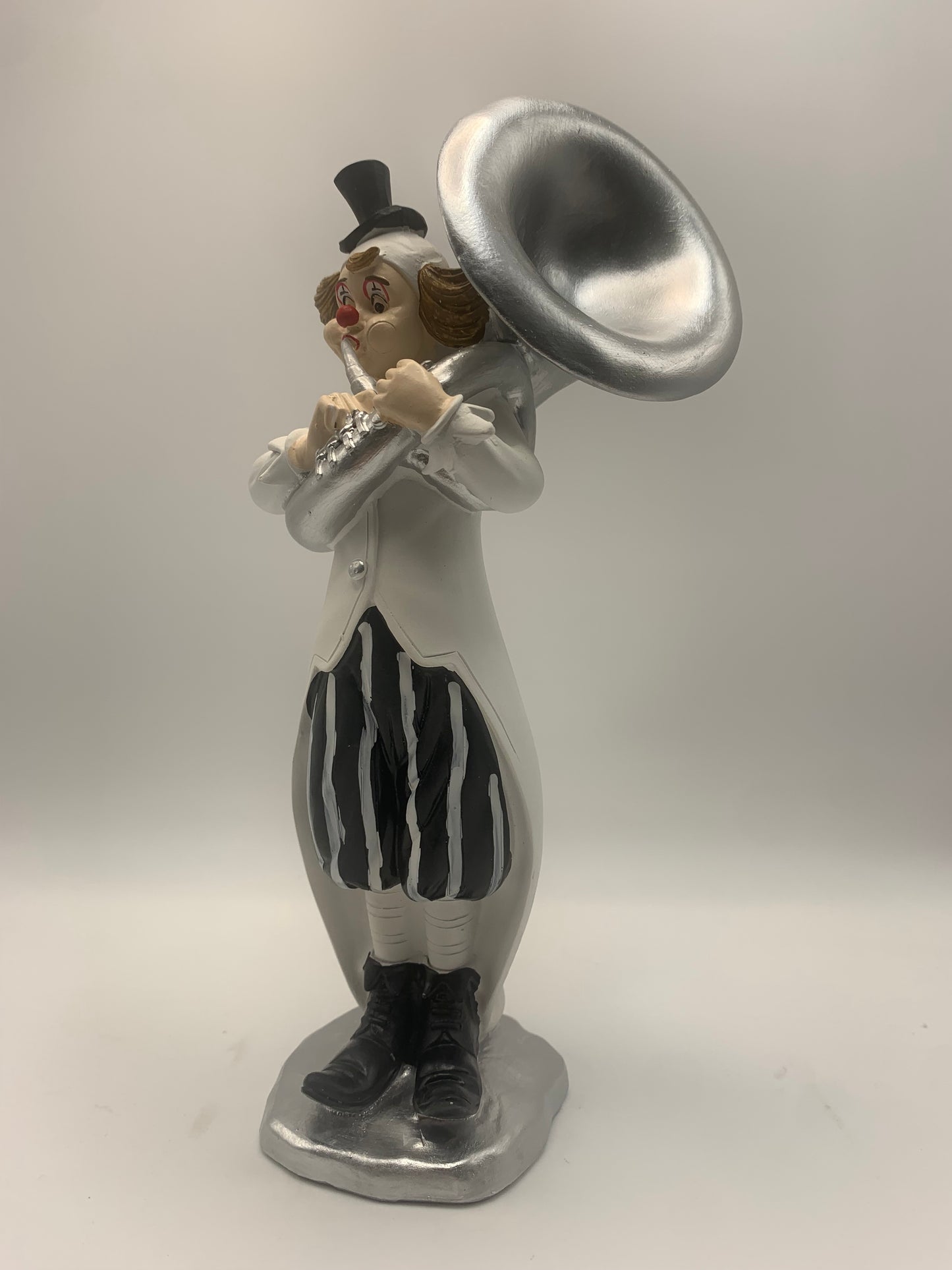 Art. 30092 Clown mit Tuba weiß/schwarz 22cm