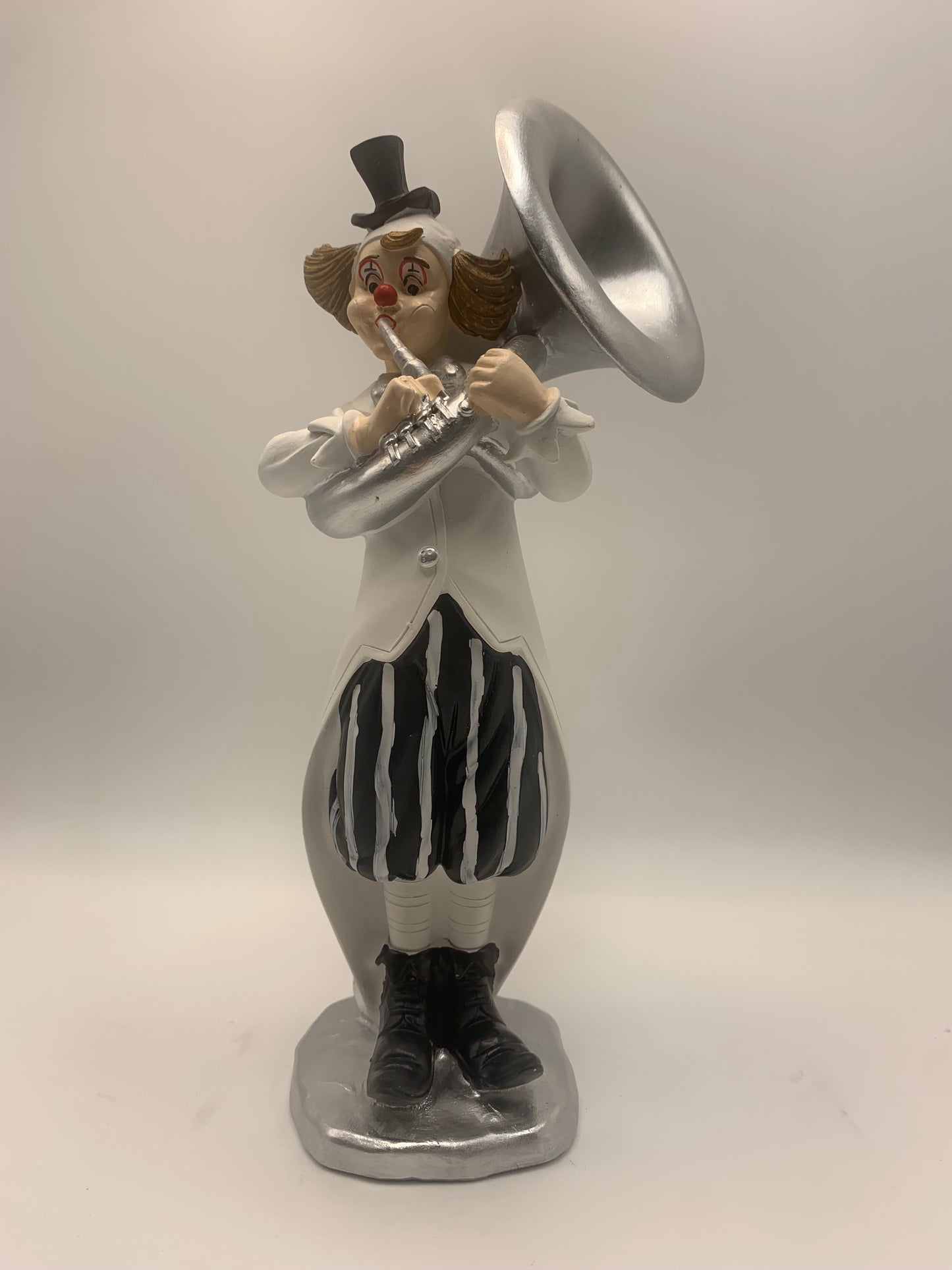 Art. 30092 Clown mit Tuba weiß/schwarz 22cm
