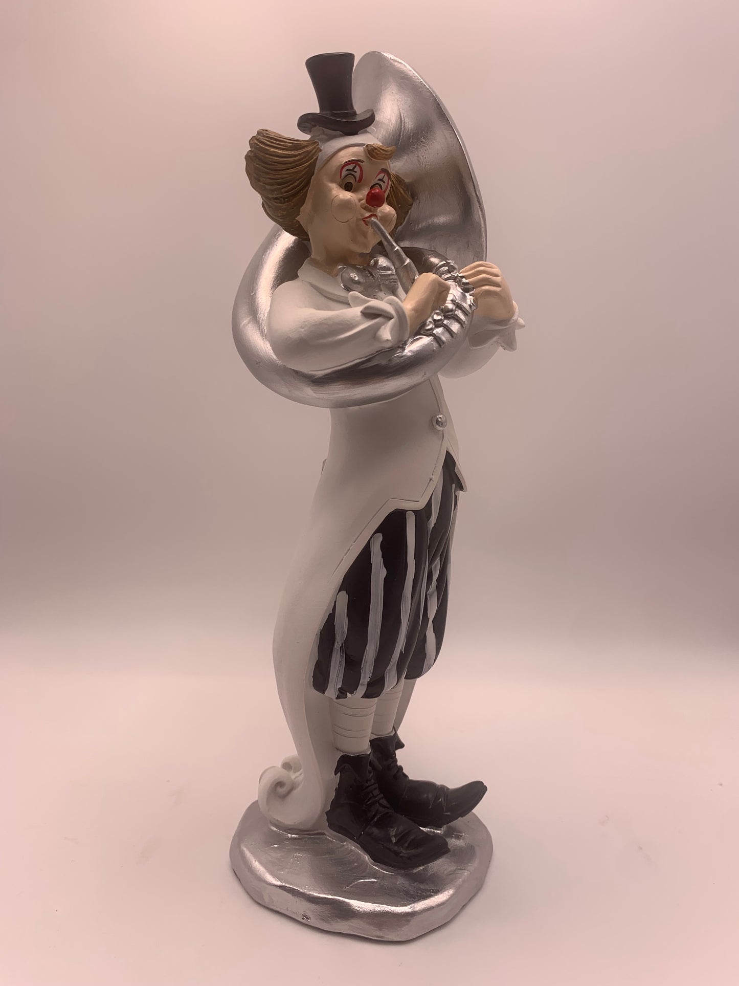 Art. 30092 Clown mit Tuba weiß/schwarz 22cm